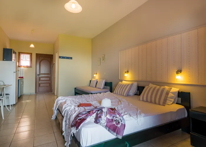 Kavos Psarou Studios & Apartments