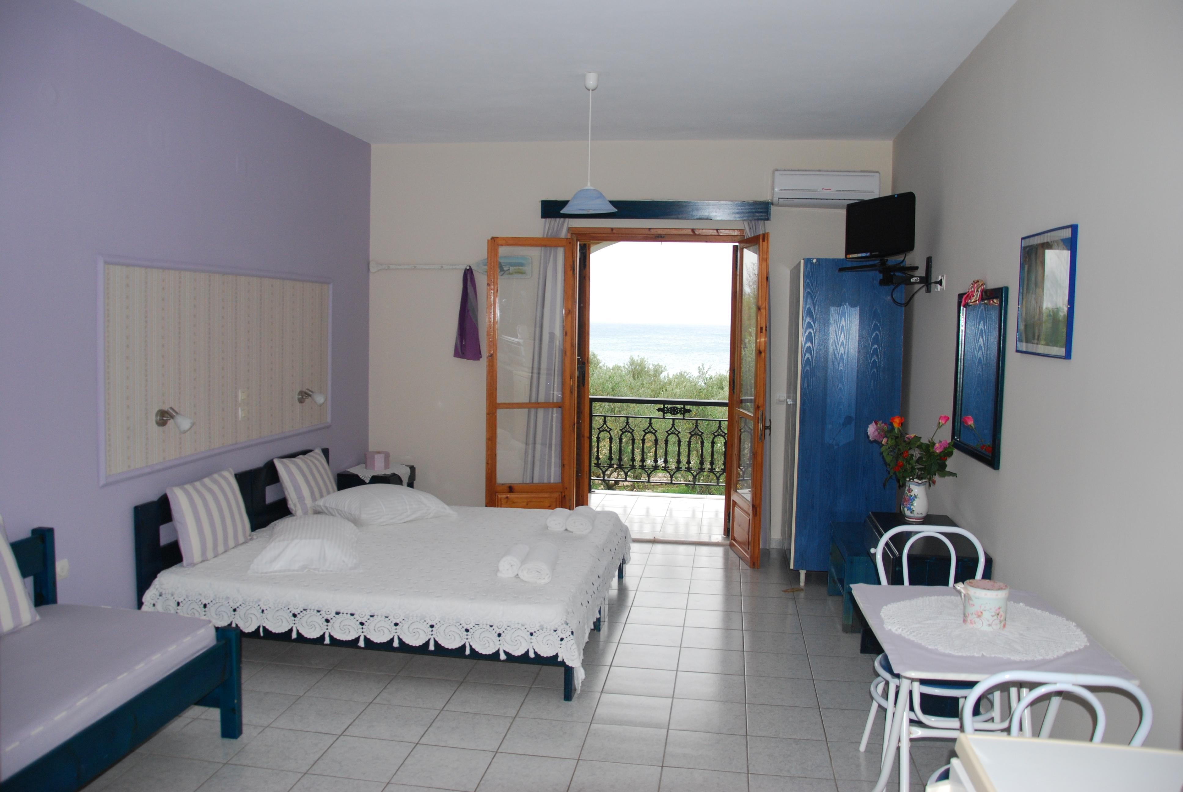 Kavos Psarou & *